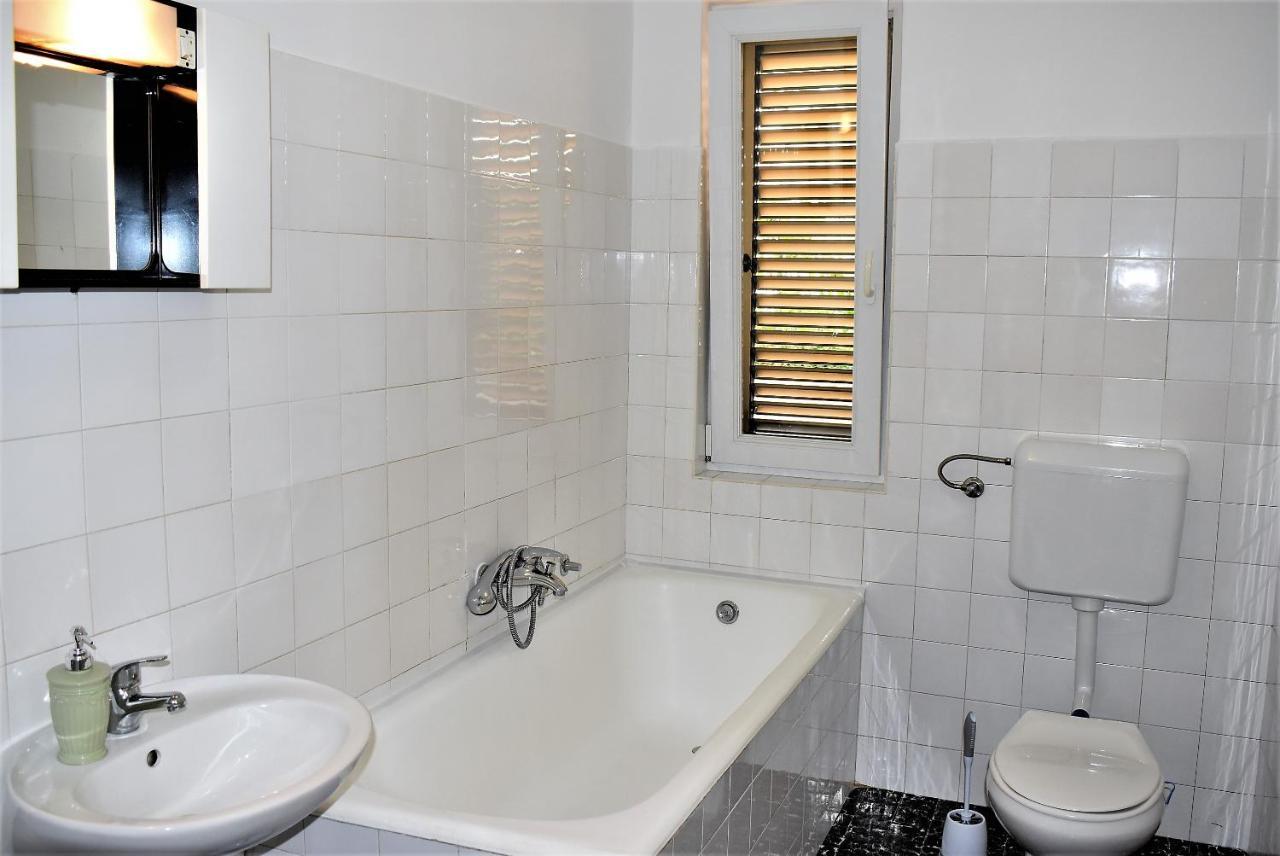 Rooms In Family House Vera Mundanije Экстерьер фото